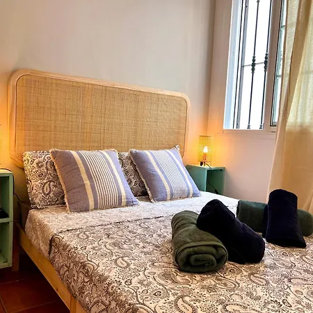Tranquil Escape In Historic Διαμέρισμα Benalmádena